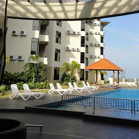 Cherloft@Samsuria Beach Residences Kampung Sungai Ular Esterno foto