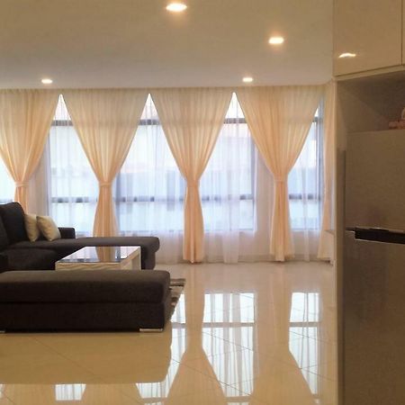 Cherloft@Samsuria Beach Residences Kampung Sungai Ular Esterno foto