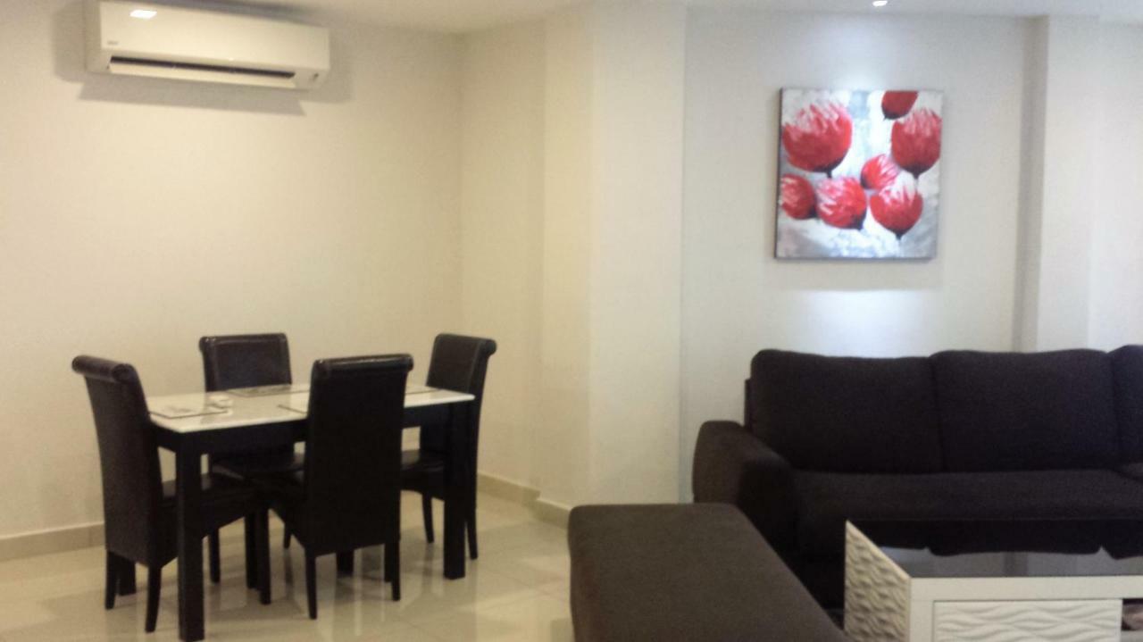 Cherloft@Samsuria Beach Residences Kampung Sungai Ular Esterno foto