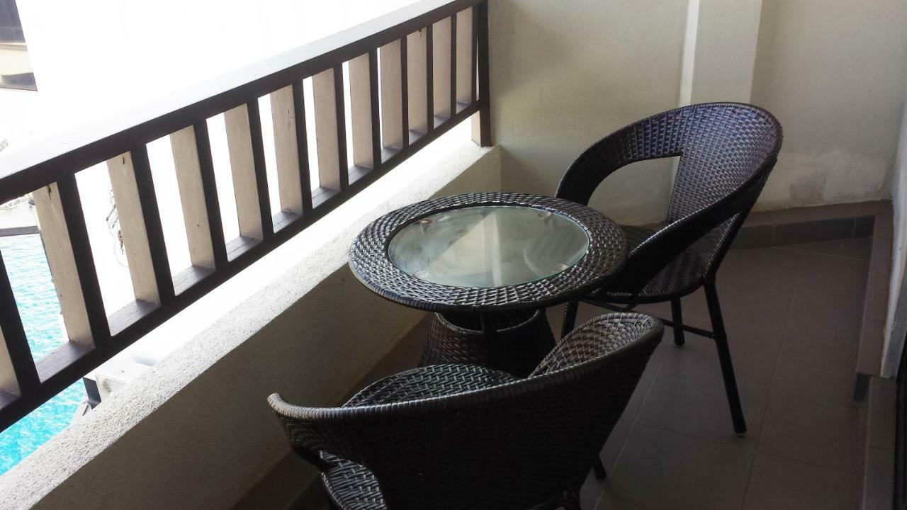 Cherloft@Samsuria Beach Residences Kampung Sungai Ular Esterno foto
